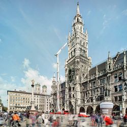 Neues Rathaus München - Arbeitsbühne von mateco im Einsatz