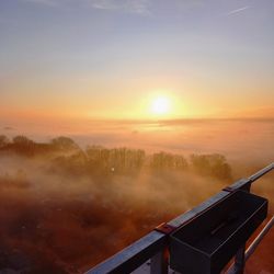 Sonnenaufgang - Aussicht von einer Arbeitsbühne