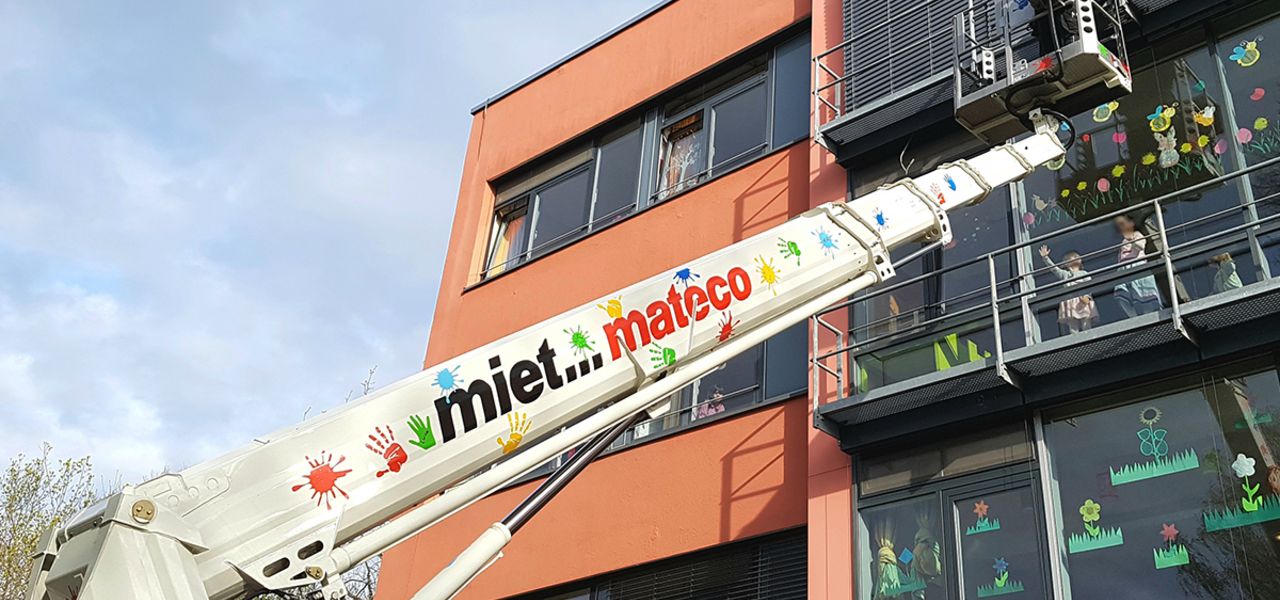 Jalousienreparatur an Kindereinrichtung