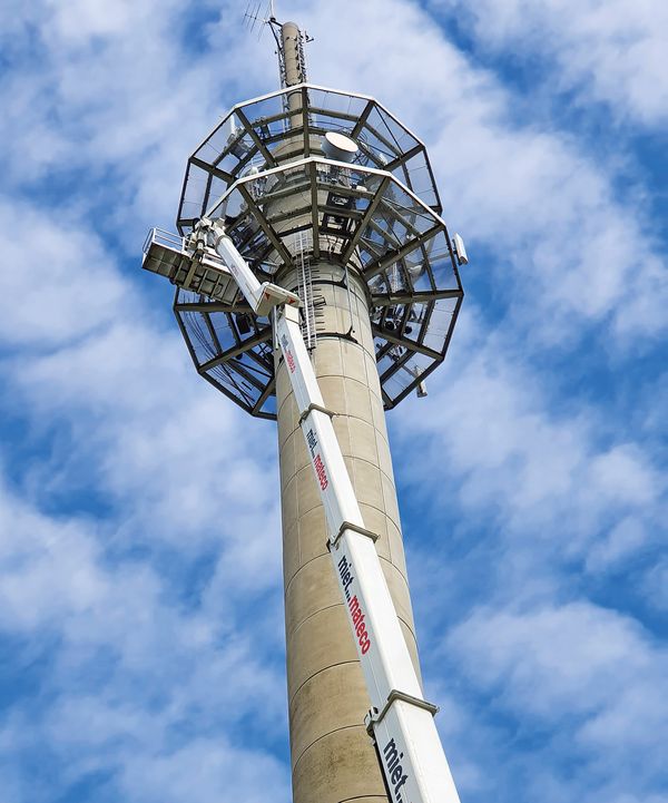 Arbeitsbühnen - Einsatzmöglichkeiten in den Bereichen Kommunikation und Mobilfunk
